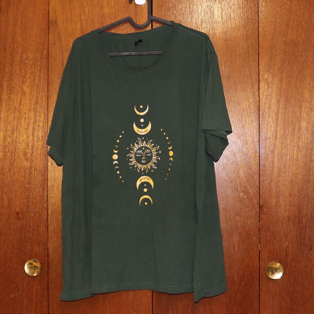 5 for $5 ~ Green Graphic Tee – Sun & Moon Design Short Sleeve
